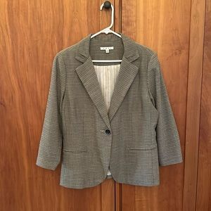 CABI ladies jacket size 12.  Ruched back and sleeves.
